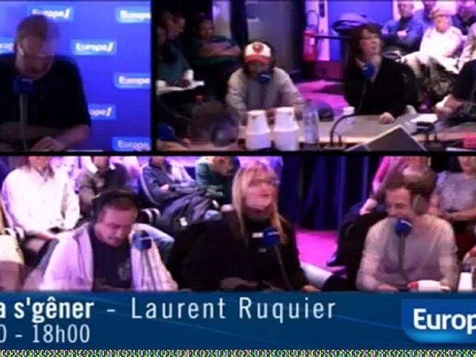 Steevy fait des blagues de blondes