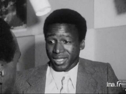 Football : la remise du ballon d'or a Salif Keita, footballeur de Saint Etienne - Archive vidéo INA