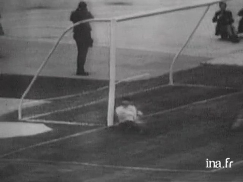 Football : le France perd contre l'URSS et ne disputera pas le mondial en Allemagne