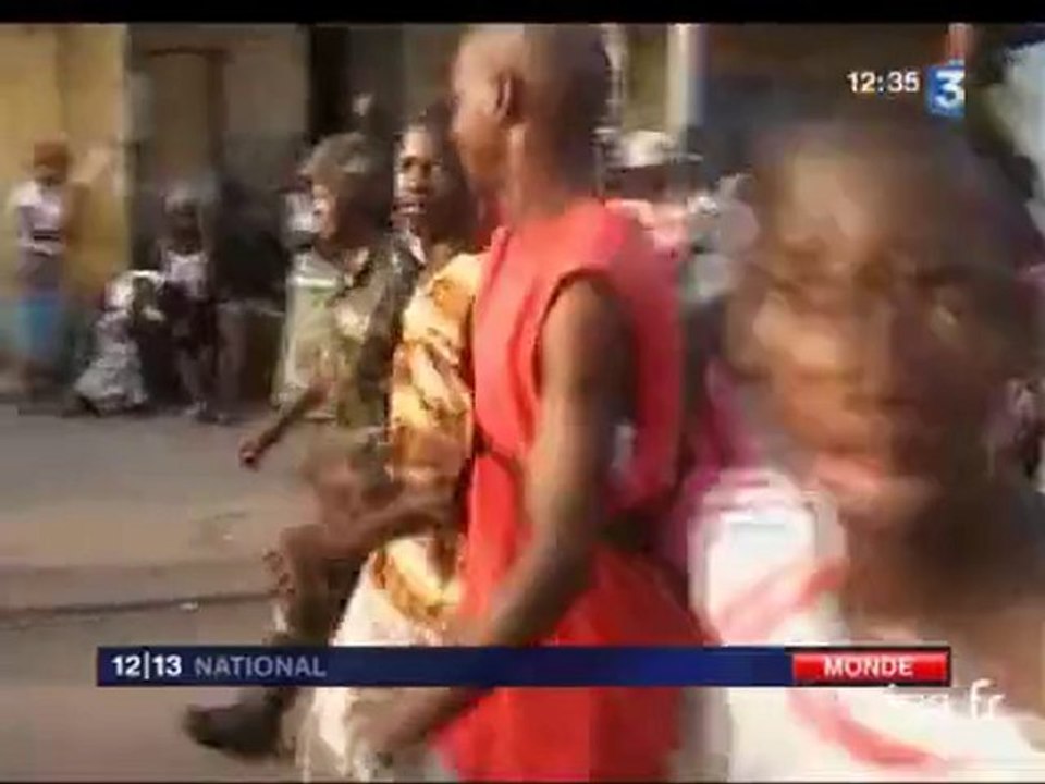 Le capitaine Moussa Dadis Camara se proclame président de la République guinéenn