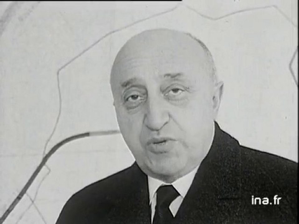 M. POMPIDOU AU COURS LA REINE