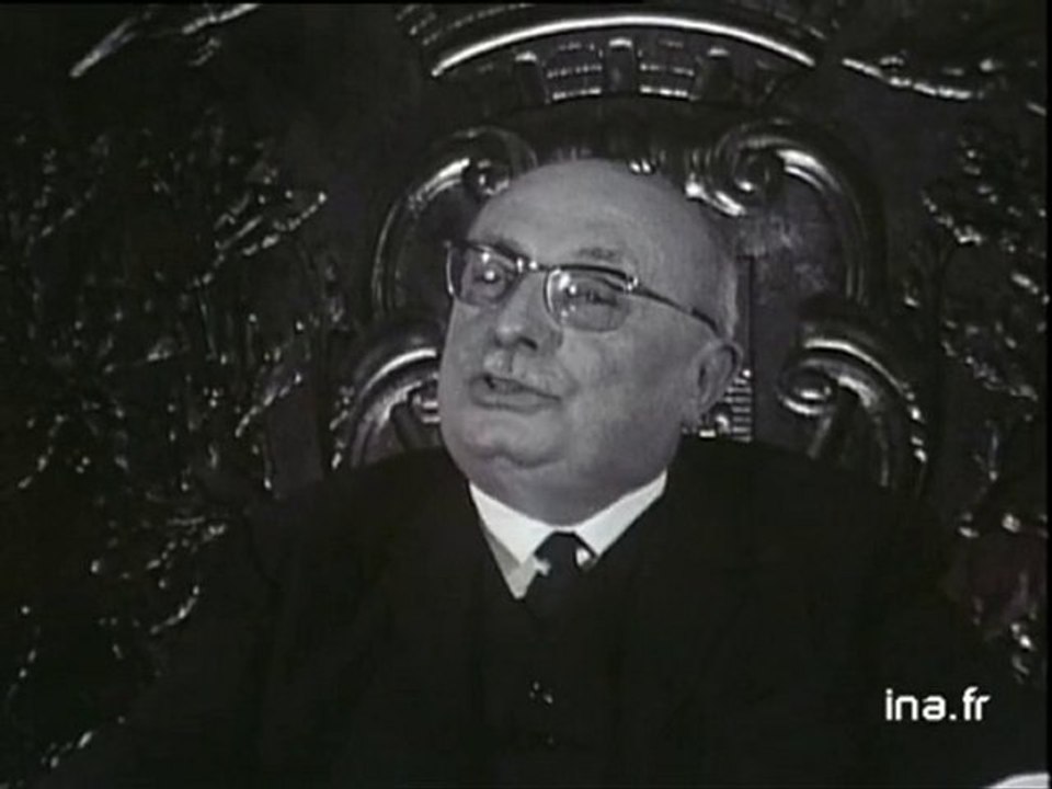 Réunion  congrès du PCF interview Jacques Duclos