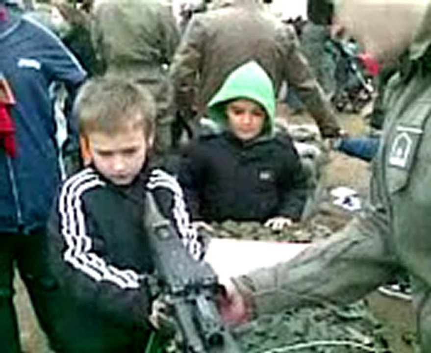 nurullah yavuz avusturya milli bayraminda askeri tanitimda