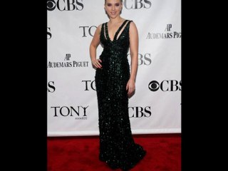 Curvy Celebs Who Dress for Their Body: Scarlett Johansson