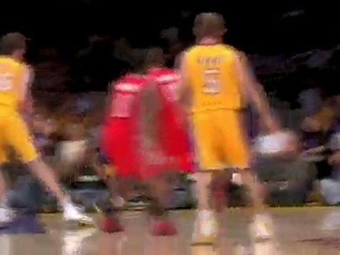 Pau Gasol scores 29 points and grabs 11 boards in the Lakers