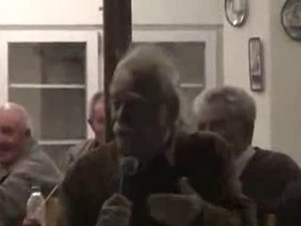 Μ. Γλέζος - ΚΑΛΥΤΕΡΑ ΝΑ ΜΕ ΕΒΡΙΣΚΕ ΕΝΑ ΒΟΛΙ !!!!