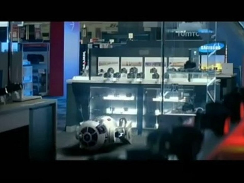 Currys ad with C-3PO and R2-D2