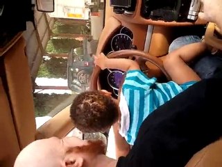 Kèkè conduit le cayenne