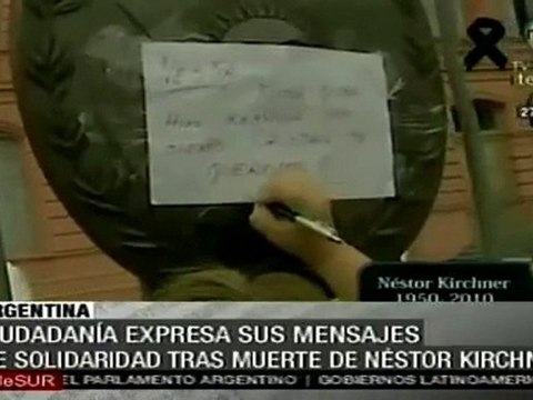 Ciudadanía expresa mensajes de solidaridad tras muerte de Néstor Kirchner