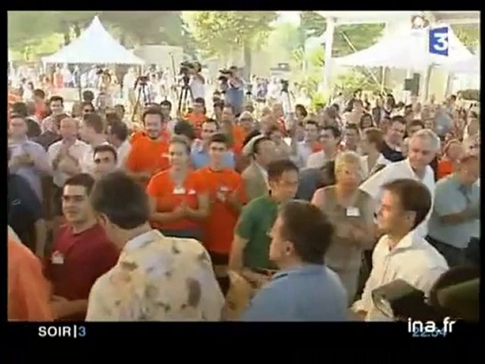 Universite d'ete UDF : Bayrou tacle Sarkozy et élargi à gauche