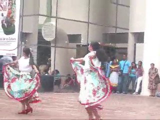 Bailando Joropo en el Museo de la Cultura de Valencia