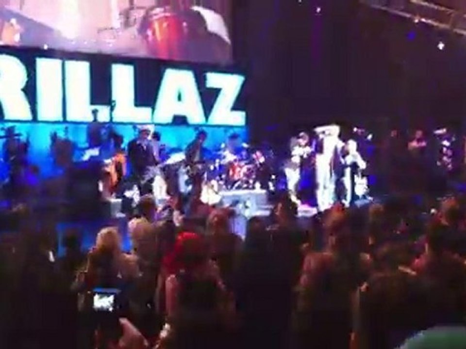 Gorillaz - Feel Good Inc. (Live)