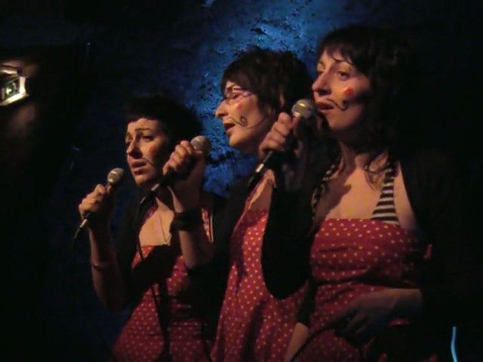 LES SOEURS MOUSTACHE  : Sans un mot