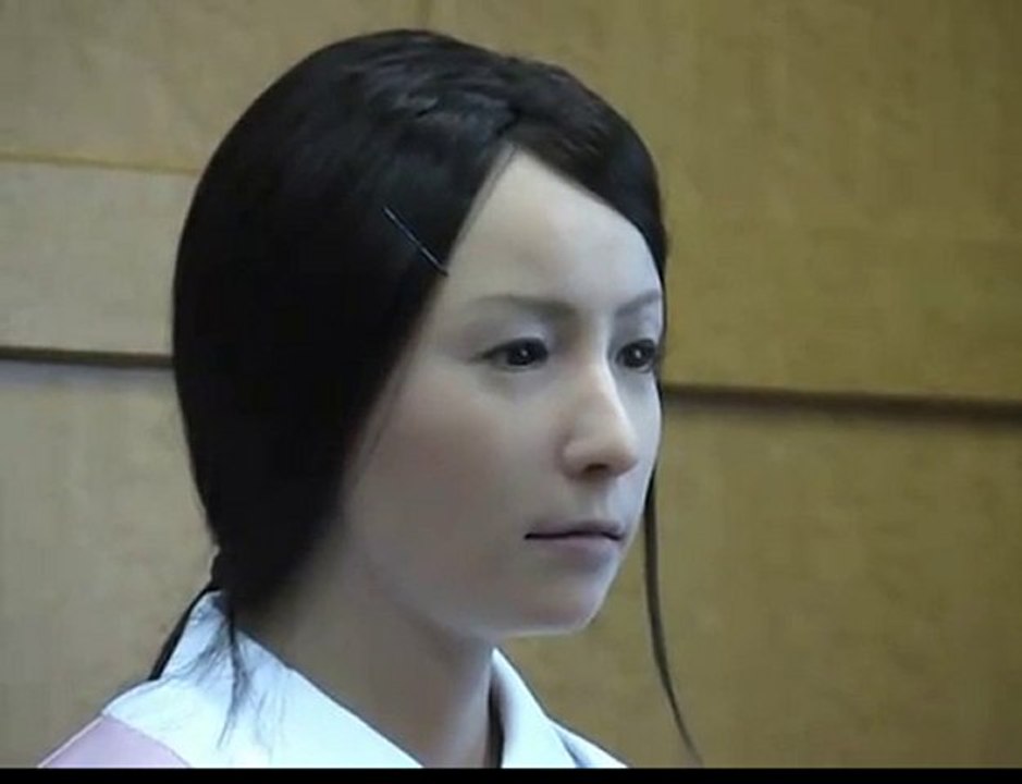 Enfermera robot que parece real