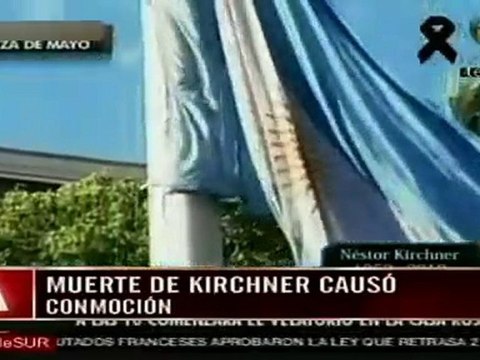 Argentinos pasaron la noche frente a la Casa Rosada para despedir a Kirchner