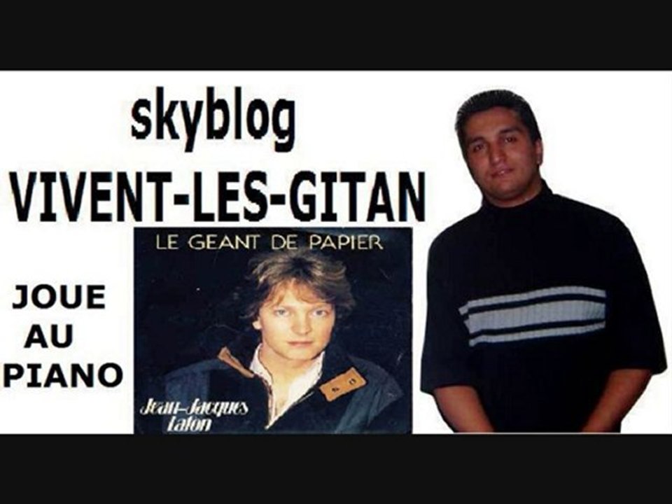 RAYMON1101 JOUE AU PIANO GEANT DE PAPIER RAYMONPIANISTE