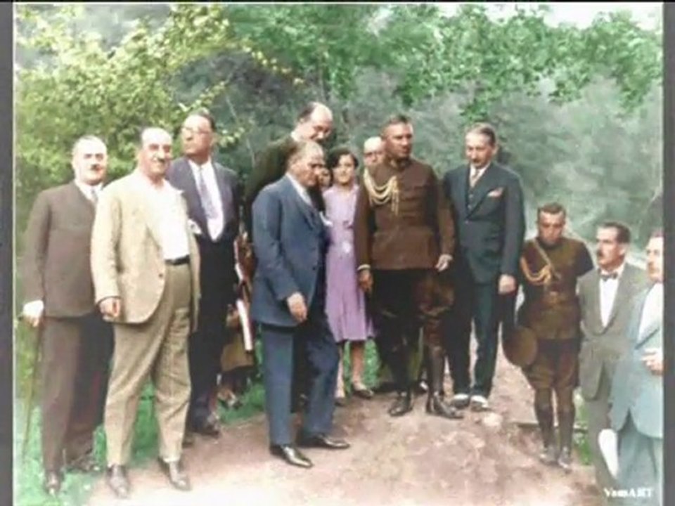 By Bilecikli Özcan - Sarı saçlım mavi gözlüm (Ulu önderimiz Atatürk fotoğraflarıyla)