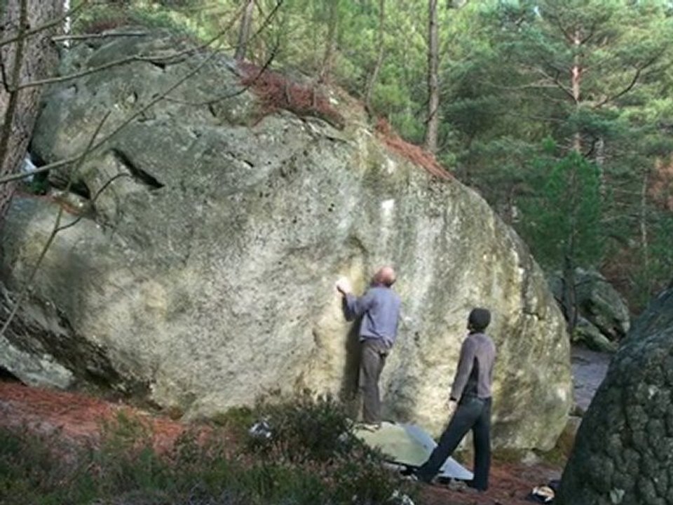 Fontainebleau bouldering - Les Doigts dans le Nez (7a/7a+)