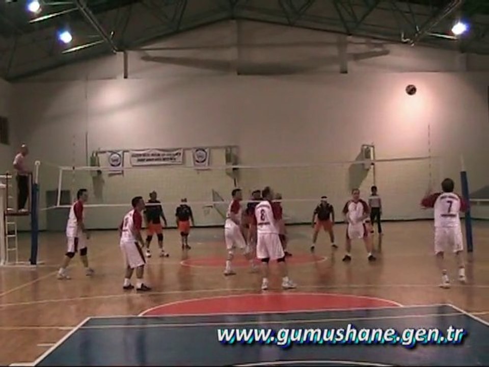 GÜMÜŞHANE'DE KURUMLAR ARASI VOLEYBOL TURNUVASI YAPILDI