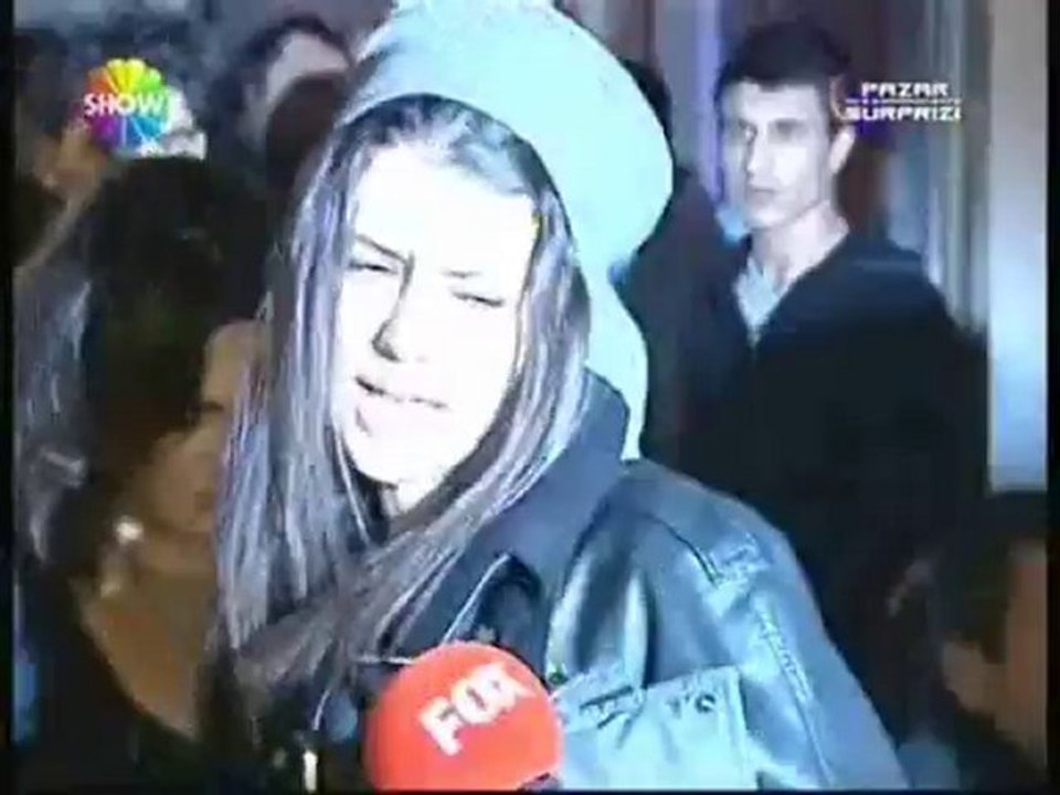 BEREN SAAT'E ŞOK TACİZ!