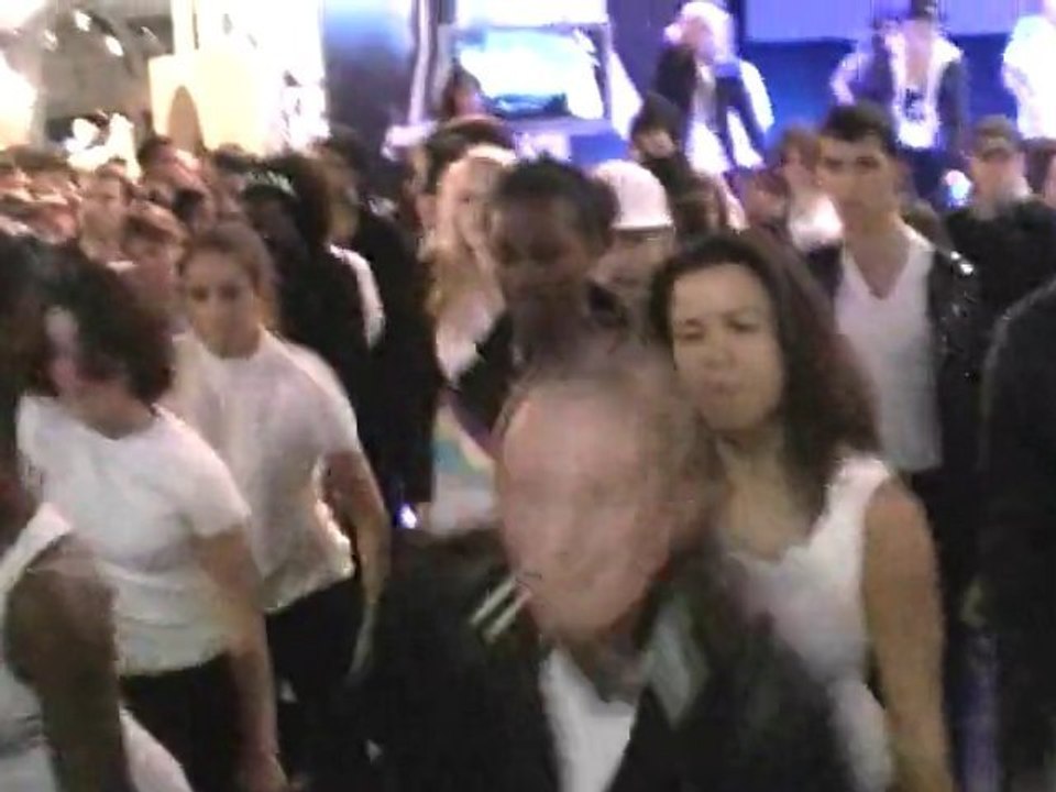FLASHMOB PARIS GAMES WEEK- MICHAEL JACKSON