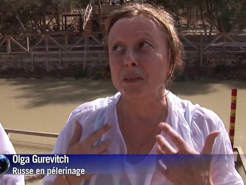 Baptême dans le Jourdain pour des centaines de chrétiens