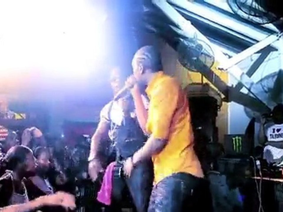 ADMIRAL T Feat BUSY SIGNAL - HANDZ UP - Clip  2010