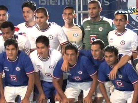 Medio Tiempo.com - Presentación de la playera de Cruz Azul 1 de Julio del 2010.