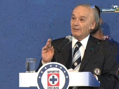 Medio Tiempo.com - Presentacion de la nueva playera de Cruz Azul 1 de Julio del 2010.