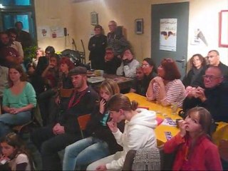 Ouverture du "Kabaret Mains Bleues"