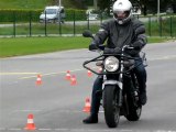 Apprentissage de la moto - Evitement à droite