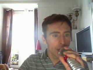 Wiwi égratigne "livin' it up"