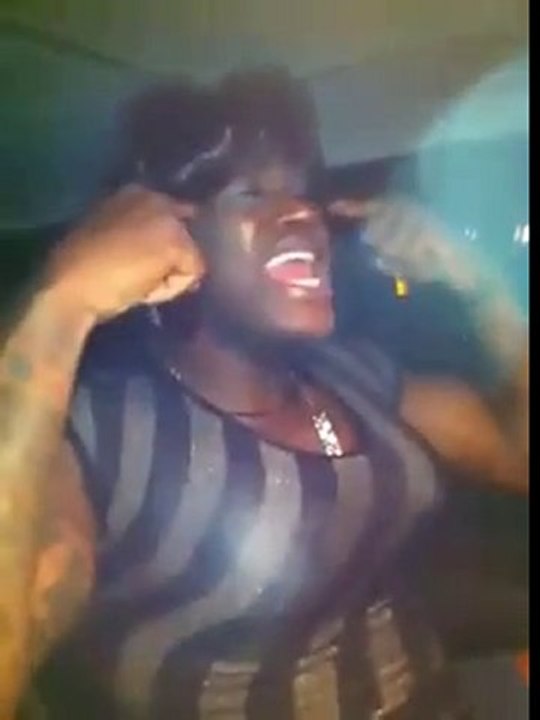 Shaquille O'Neal cross Dressing on Halloween singing Beyonce