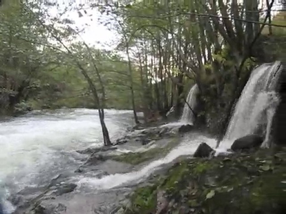 L'Ardèche à Mayres l'après-midi du 1er novembre 2010.
