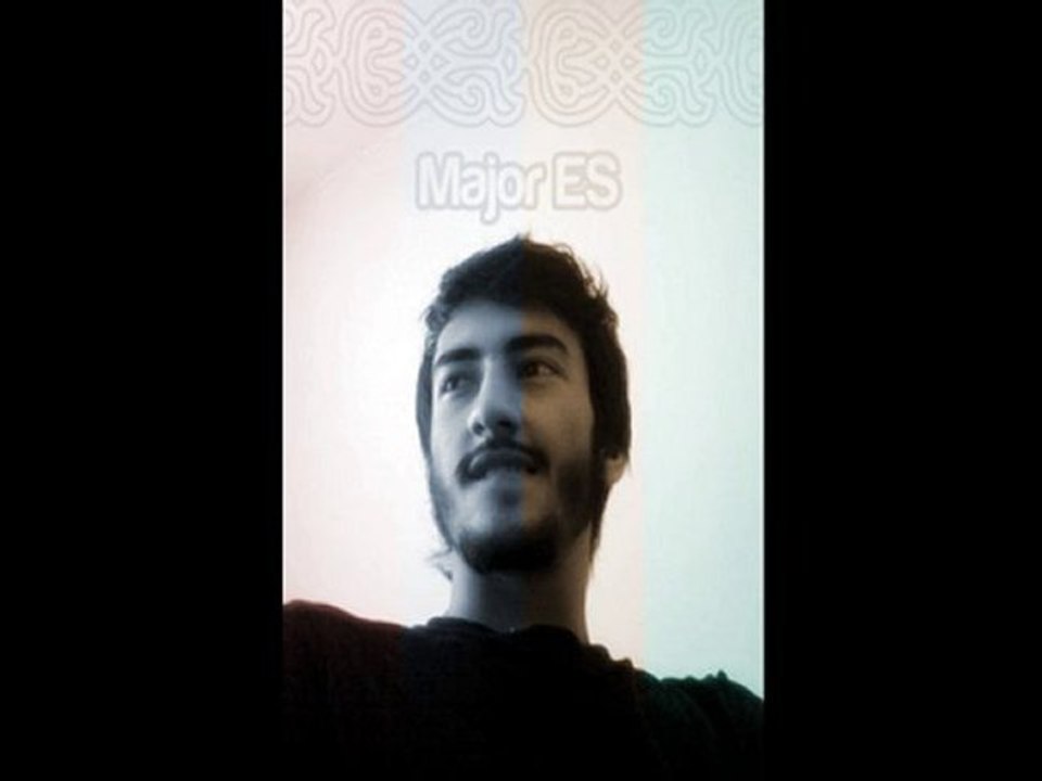 Major ES - Şizofrenik Yazar