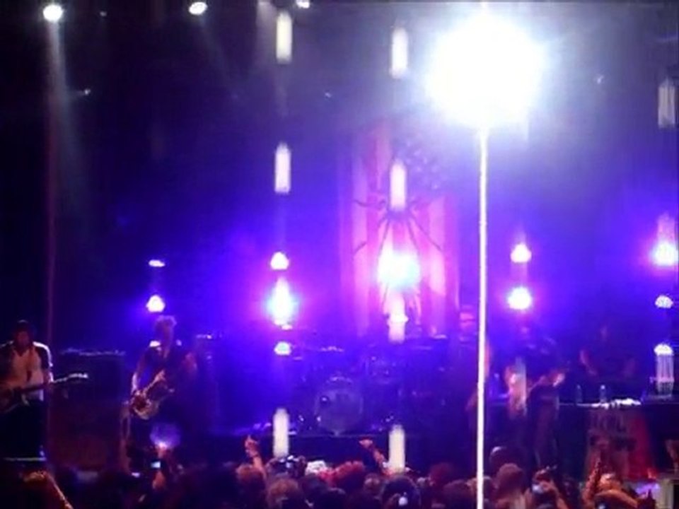 MY CHEMICAL ROMANCE - The Kids From Yesterday LIVE in PARIS