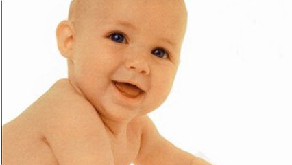 Un bébé survit à une chute du 7eme Etage.