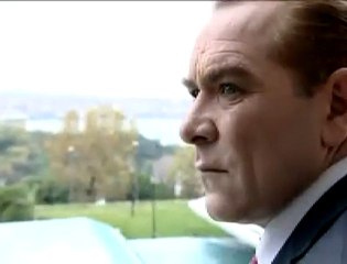 ATATÜRK' E BENZEYEN TÜRK