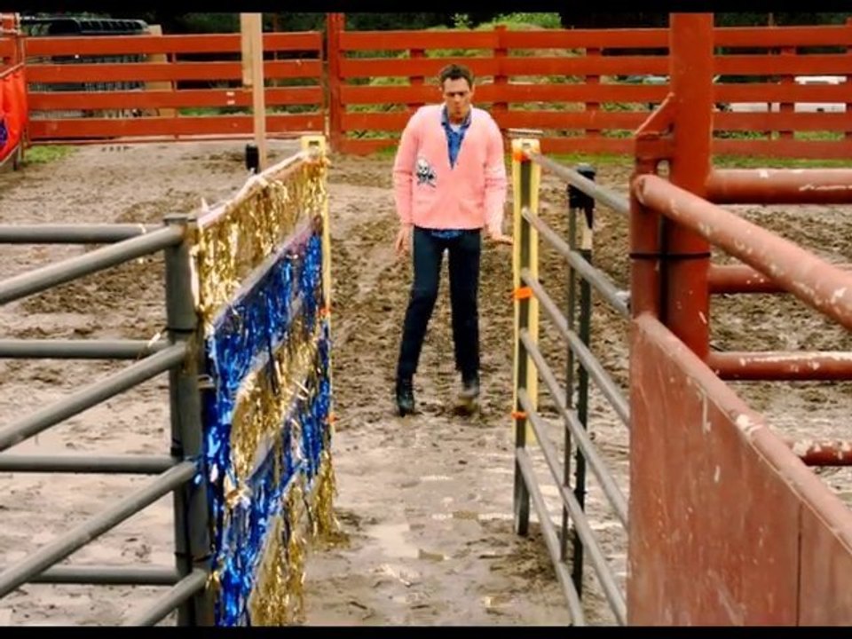 Jackass 3D : extrait 5 "Rodéo Roller" VF