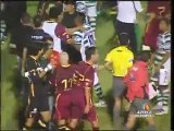 Caccia all'uomo sul campo di calcio