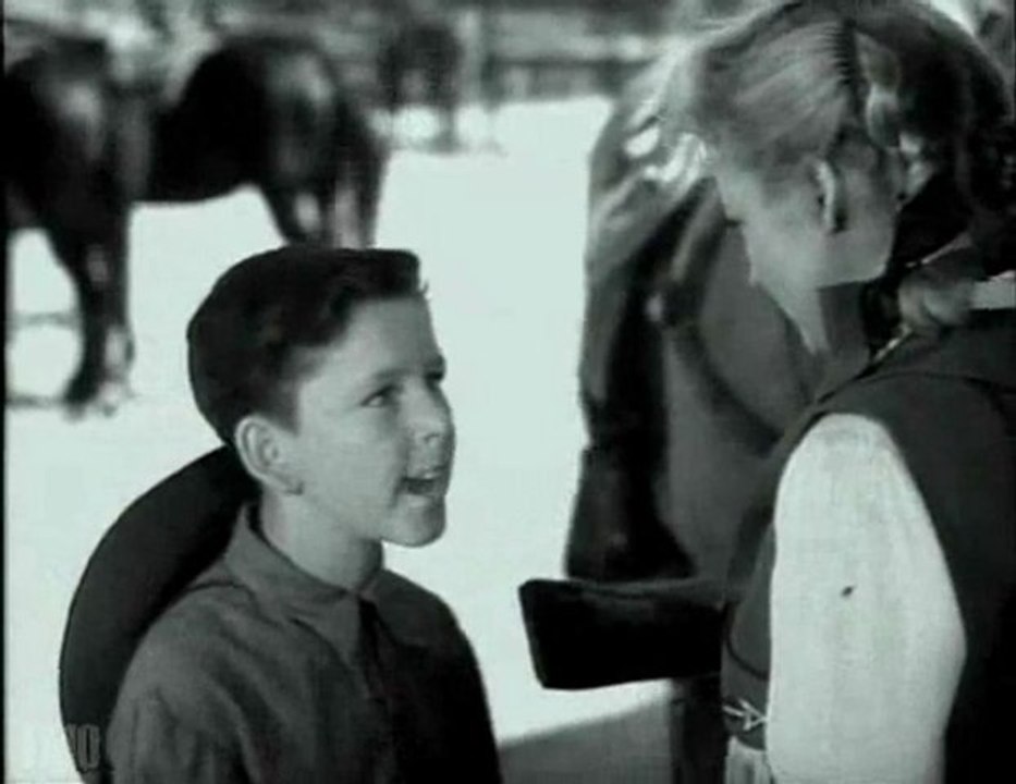 Annie Oakley - Annie Finds Strange Treasure