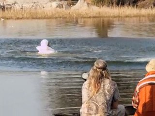 Jackass 3D - Nu in de zalen! - Scene - Duck Hunting