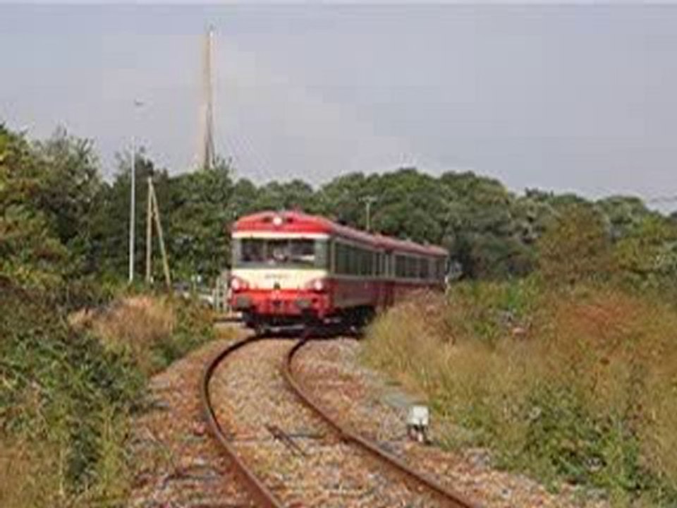 X4555 quitte la gare de Honfleur en 2004