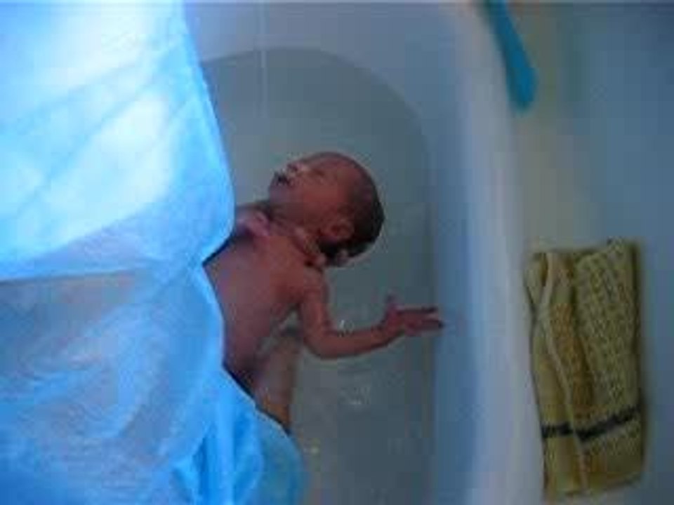 Premier bain de Clara(2)