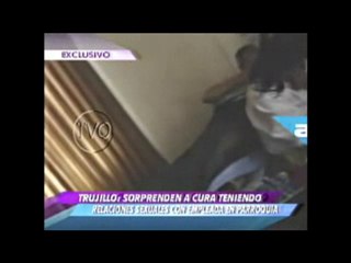 Marido flagra mulher na cama com padre