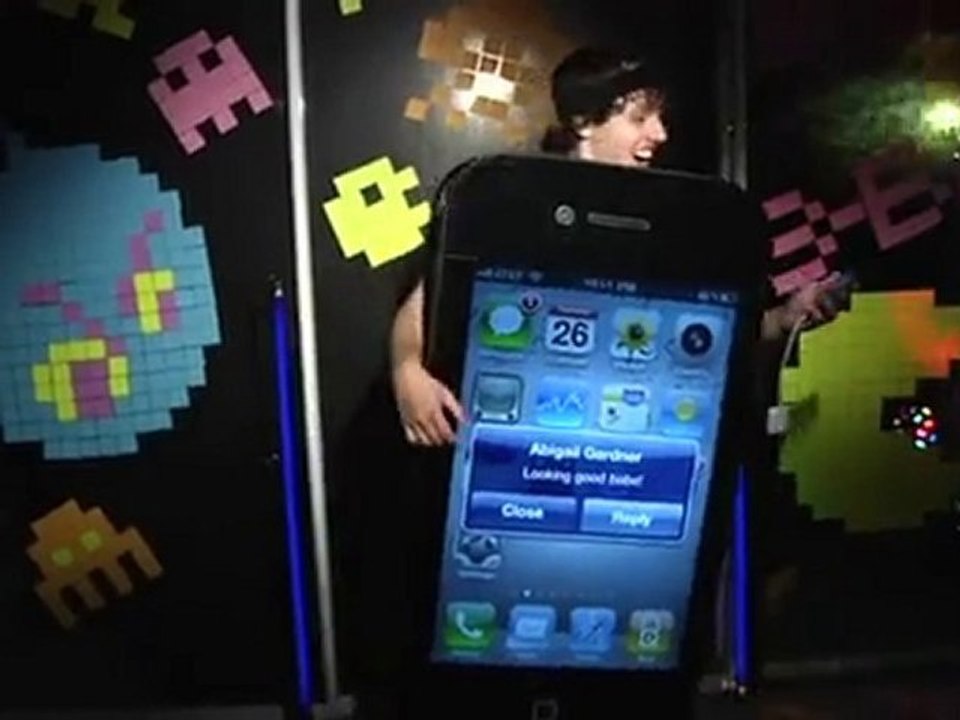 iPhone 4 - 2010 Costumes Review