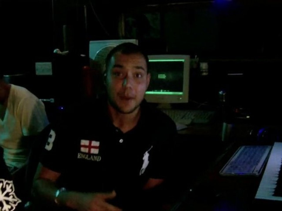 Street-bench-illtoo"tu sais qui je suis"