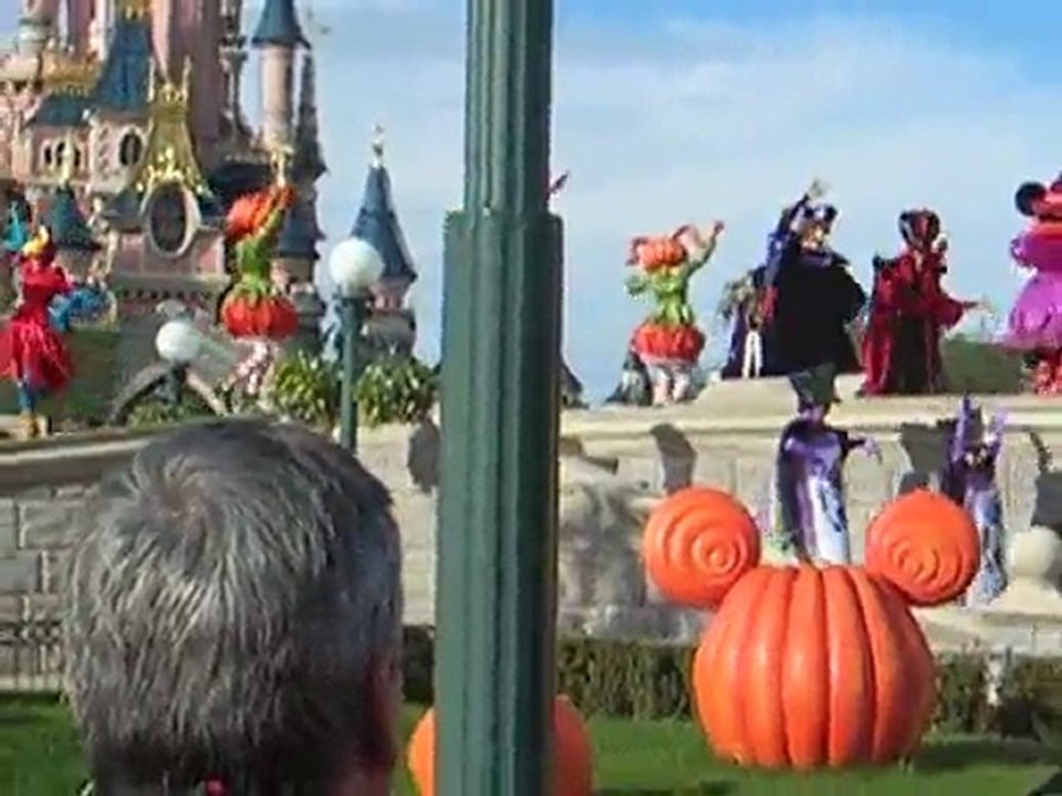 les méchants disney font leur halloween show extrait 1