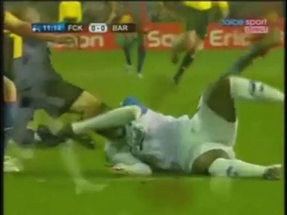 Victor Valdés et Dame NDoye Contact