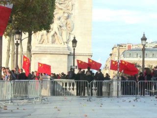 Des militants de RSF manifestent près du convoi de Hu Jintao
